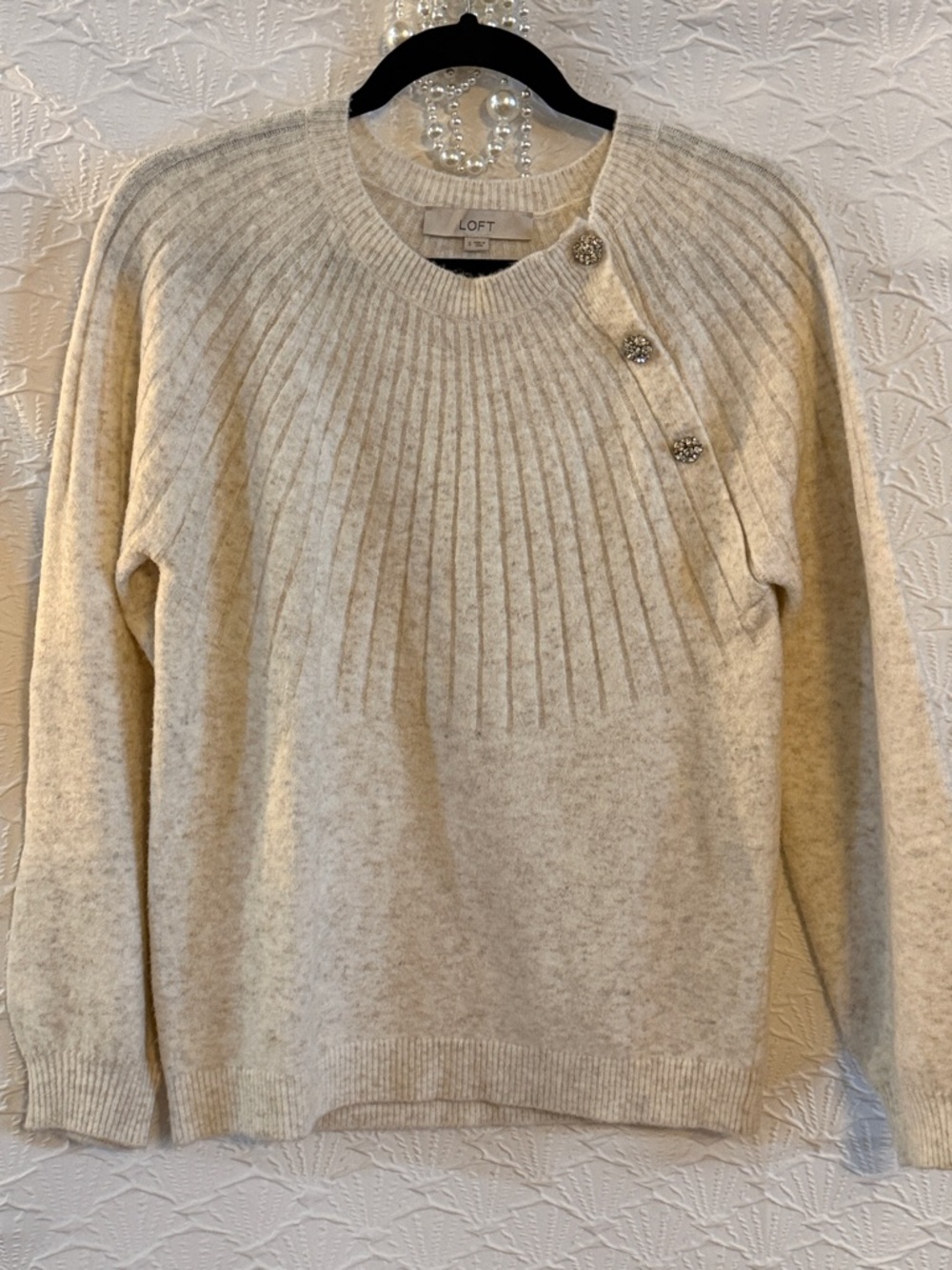 LOFT Cream Ribbed Sweater Jeweled Buttons Soft Luxe Classic Chic PTP:17” L:25”